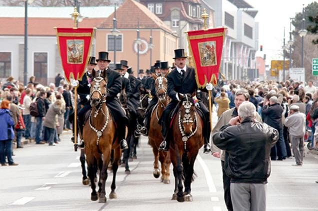 Processions of the German-Sorbian Easter riders in Bautzen (picture: Wucht)