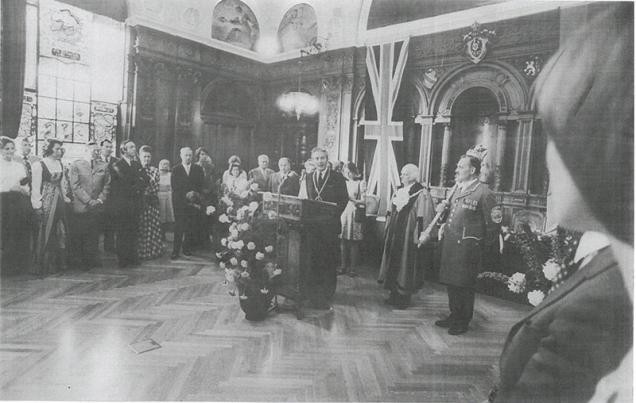 Reception of the delegation from Cambridge by mayor Reinhold Zundel in 1975 (picture: Alfred Dammer)