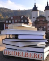 Stack of books on the Old Bridge (Photo: Dorn)